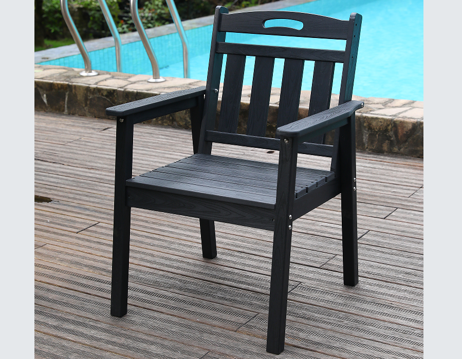 Silla de comedor negra con respaldo vertical para exteriores de HDPE