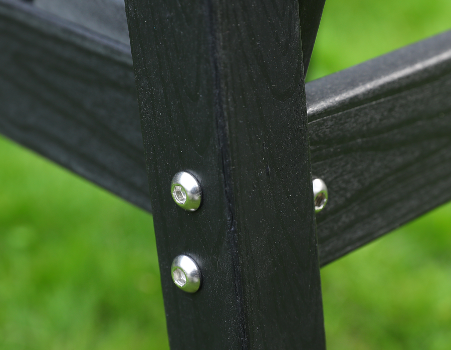 Silla de comedor negra con respaldo vertical para exteriores de HDPE